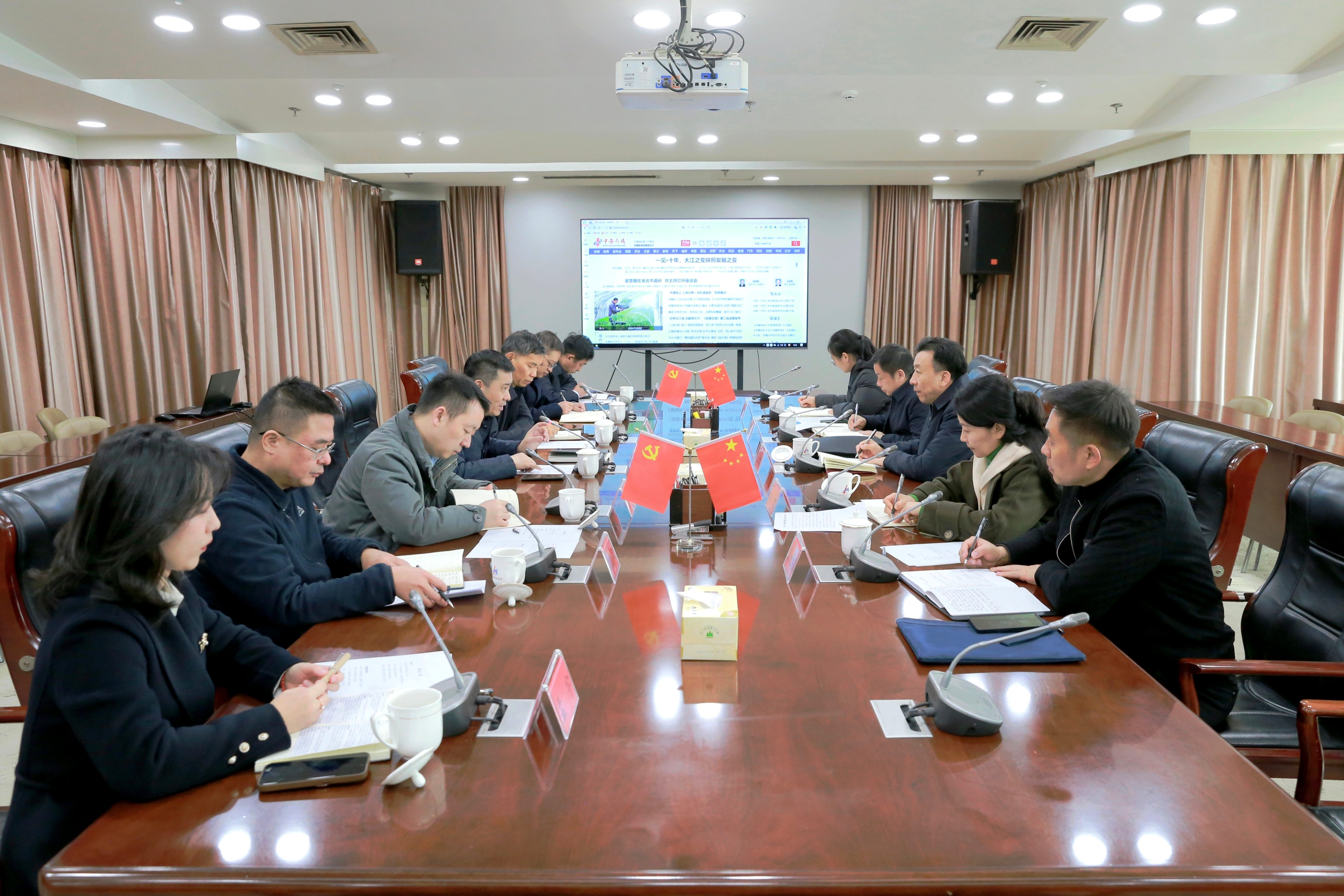 安徽省僑聯黨組書記、主席王汪苗一行到安徽新媒體集團調研座談